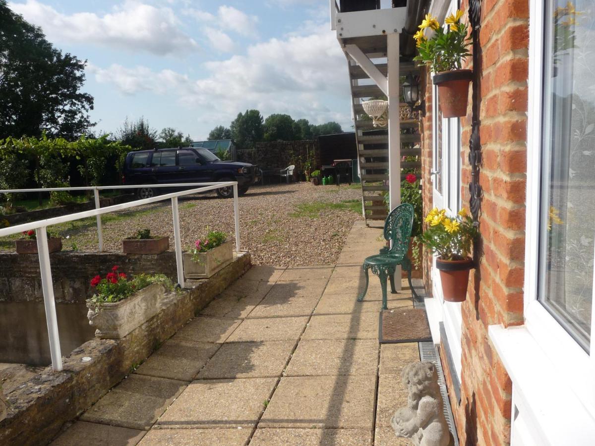 Salisbury Old Mill House Apartment ภายนอก รูปภาพ