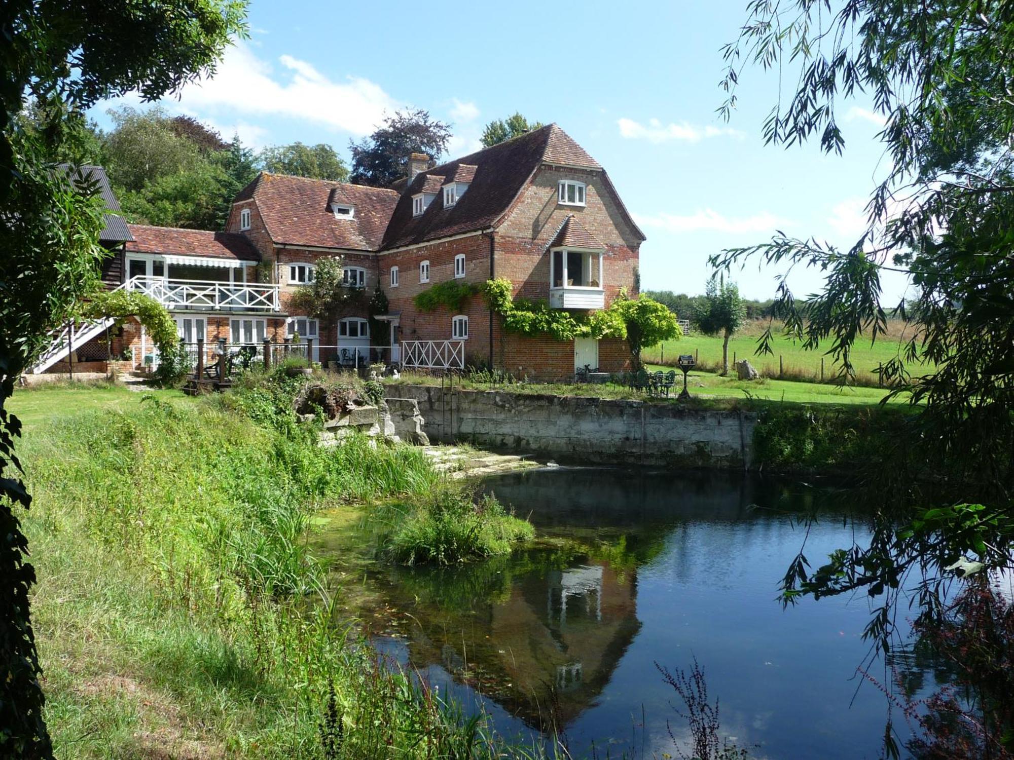 Salisbury Old Mill House Apartment ภายนอก รูปภาพ